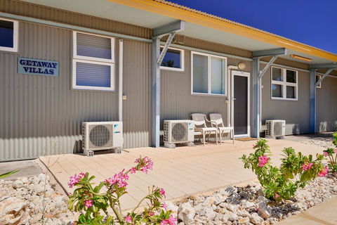 Getaway Villas Unit 389 - Sydney Tourism 1
