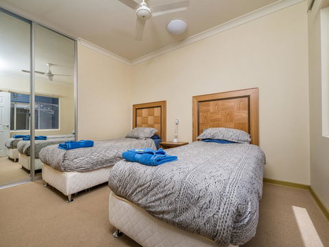 Seafront Unit 60 - Sydney Tourism 2