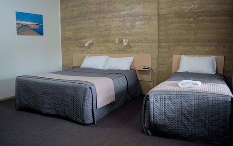Hopetoun Motel & Chalet Village - Sydney Tourism 0