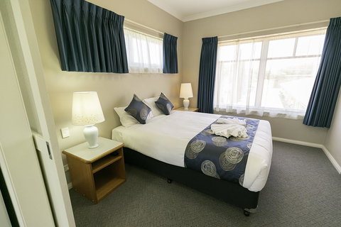 Esplanade Hotel Busselton - Sydney Tourism 1