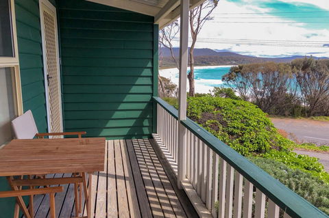 BINALONG BEACH COTTAGE Beachfront At Bay Of Fires Next To Restaurant - Sydney Tourism 14