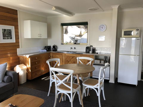 BINALONG BEACH COTTAGE Beachfront At Bay Of Fires Next To Restaurant - Sydney Tourism 18