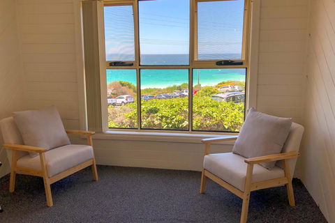 BINALONG BEACH COTTAGE Beachfront At Bay Of Fires Next To Restaurant - Sydney Tourism 3