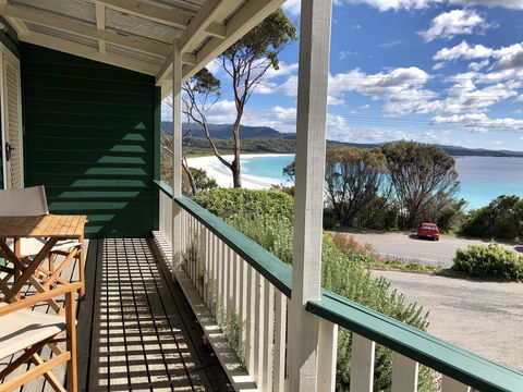 BINALONG BEACH COTTAGE Beachfront At Bay Of Fires Next To Restaurant - Sydney Tourism 1