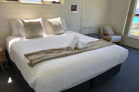 BINALONG BEACH COTTAGE Beachfront At Bay Of Fires Next To Restaurant - Sydney Tourism 6