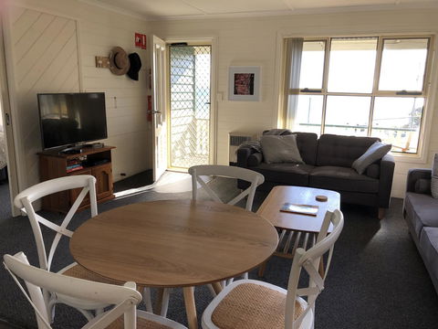 BINALONG BEACH COTTAGE Beachfront At Bay Of Fires Next To Restaurant - Sydney Tourism 5