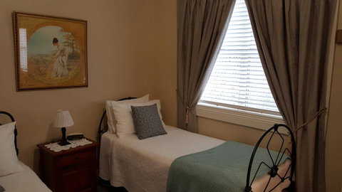 Arendon Cottage - Sydney Tourism 9