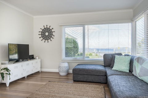 On The Beach Waterfront Apartment - Sydney Tourism 3