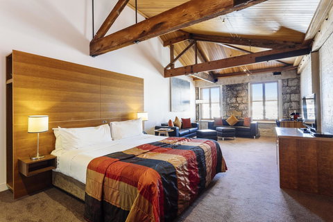 The Henry Jones Art Hotel - Sydney Tourism 6