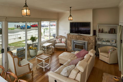 The Ultimate Beach House - Sydney Tourism 3