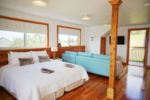 @ The Beach & Not Quite @ The Beach Holiday Cottages - Stanley - Sydney Tourism 6