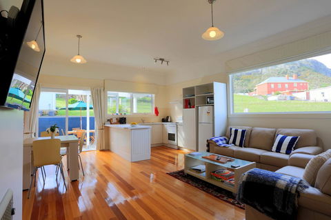 @ The Beach & Not Quite @ The Beach Holiday Cottages - Stanley - Sydney Tourism 17