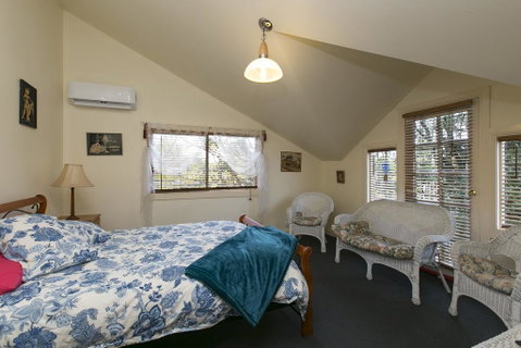 Neverinn - Sydney Tourism 2