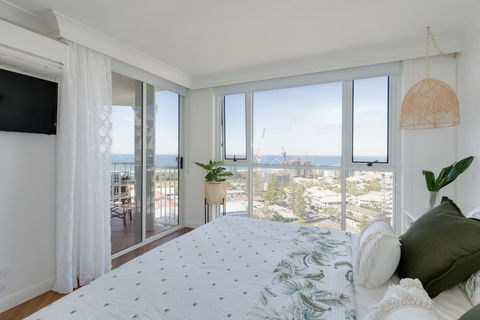 NEW Beautiful 1 Bedroom Beach Views Broadbeach - Sydney Tourism 0