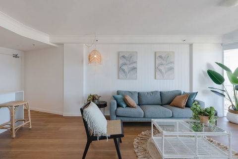 NEW Beautiful 1 Bedroom Beach Views Broadbeach - Sydney Tourism 1