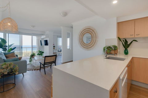 NEW Beautiful 1 Bedroom Beach Views Broadbeach - Sydney Tourism 2