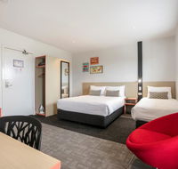 Nightcap at Camp Hill Hotel - Sydney Tourism