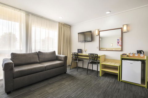 Nightcap At Coolaroo Hotel - Sydney Tourism 2