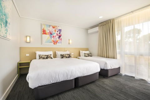 Nightcap At Coolaroo Hotel - Sydney Tourism 1