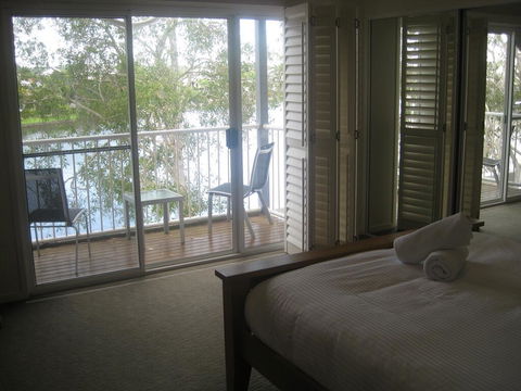 Noosa Entrance Waterfront Resort - Sydney Tourism 0