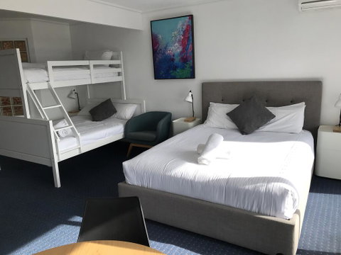 North Pier Hotel - Sydney Tourism 3