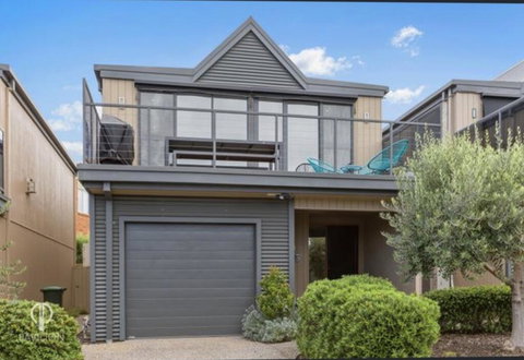 Ocean Grove House With Fantastic Ocean Views - Sydney Tourism 1