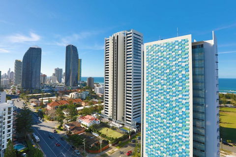 Ocean Views In The Heart Of Broadbeach - Sydney Tourism 1