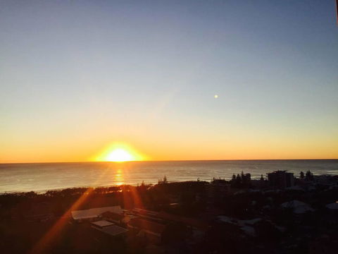 Ocean Views In The Heart Of Broadbeach - Sydney Tourism 2