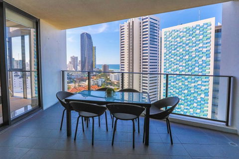 Ocean Views In The Heart Of Broadbeach - Sydney Tourism 3