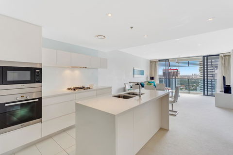 Oracle - 5 Star Luxury - Level 25 - Sydney Tourism 0