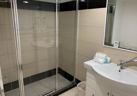 Outrigger Burleigh - Sydney Tourism 3