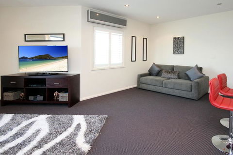 Pacific Blue Apartment 258, 265 Sandy Point Road - Sydney Tourism 3