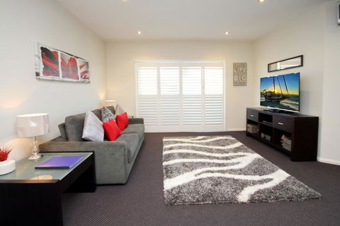 Pacific Blue Apartment 258, 265 Sandy Point Road - Sydney Tourism 1