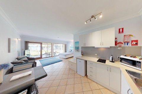 Paradise Beach Apartments - Sydney Tourism 3