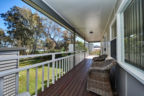 Paradise Bungalow Waterfront - Sydney Tourism 0