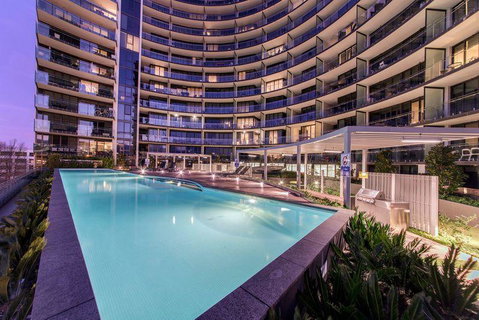 Perfectly Located Modern Apartment - Canberra CBD - Sydney Tourism 1