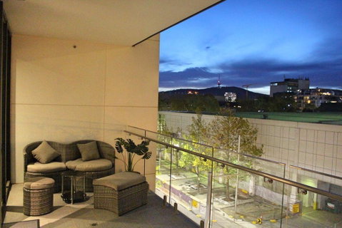 Perfectly Located Modern Apartment - Canberra CBD - Sydney Tourism 0
