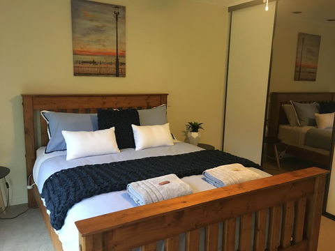 Petes Place - Sydney Tourism 0