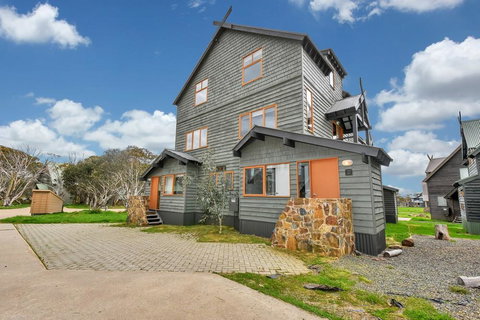 Piqueos 2 - Sydney Tourism 0