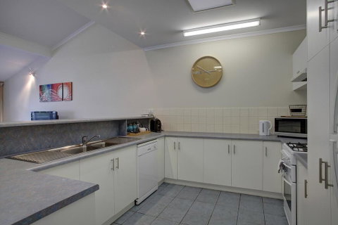 Port Lincoln Foreshore Apartments - Sydney Tourism 3