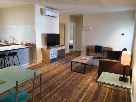 Porter's Plainland Hotel - Sydney Tourism 3