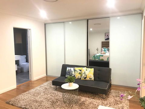 Private Room In Modern, Comfortable Home Stay - Sydney Tourism 1