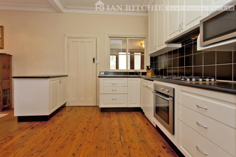 Red Brick Beauty - Central Cottage - Sydney Tourism 1