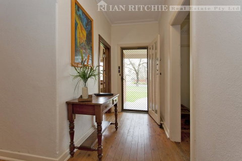 Red Brick Beauty - Central Cottage - Sydney Tourism 3