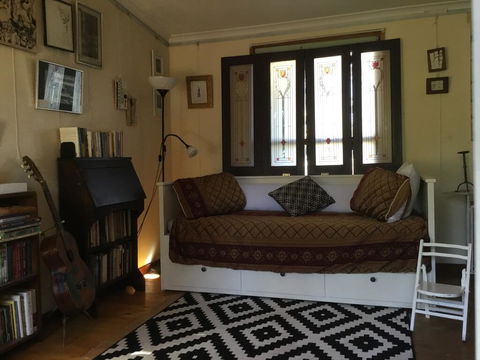 Redhaus Artist Cottage - Sydney Tourism 0
