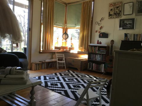 Redhaus Artist Cottage - Sydney Tourism 1