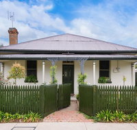 Roalies Farm House - Sydney Tourism