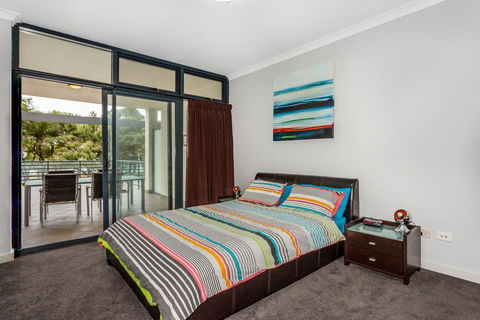 Rockingham Beachfront Apartment - Sydney Tourism 1