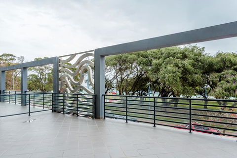 Rockingham Beachfront Apartment - Sydney Tourism 0