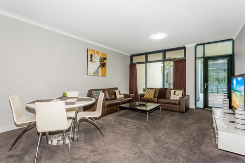 Rockingham Beachfront Apartment - Sydney Tourism 2